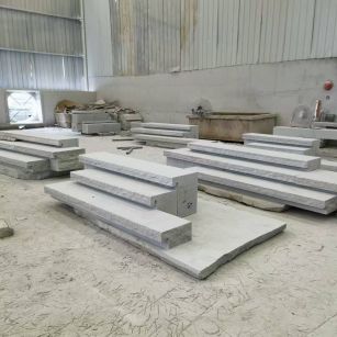 邢台 整石台阶（大面火烧+侧面自然面），出货前厂内拼装