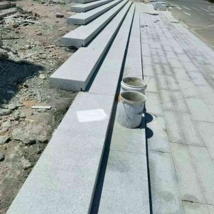 邢台 芝麻白整石台阶，施工现场