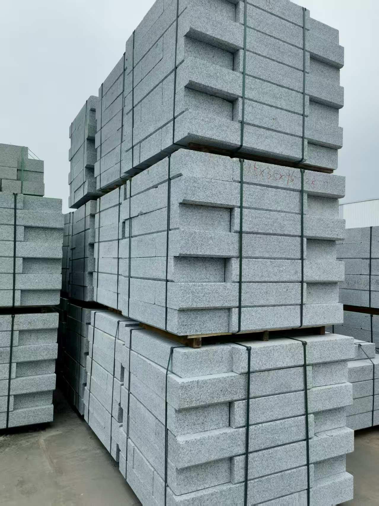 邢台 路沿石，板板正正的路沿石