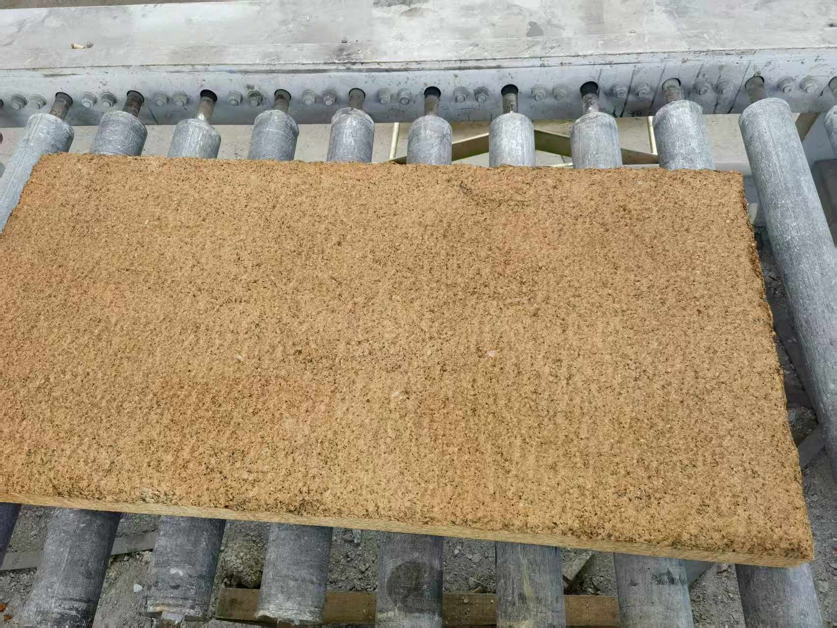 邢台 菠萝面老石板，做旧仿古石，流水线生产加工